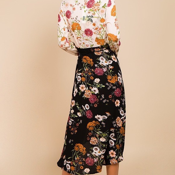 🆕Floral Midi Dress - Picture 3 of 5